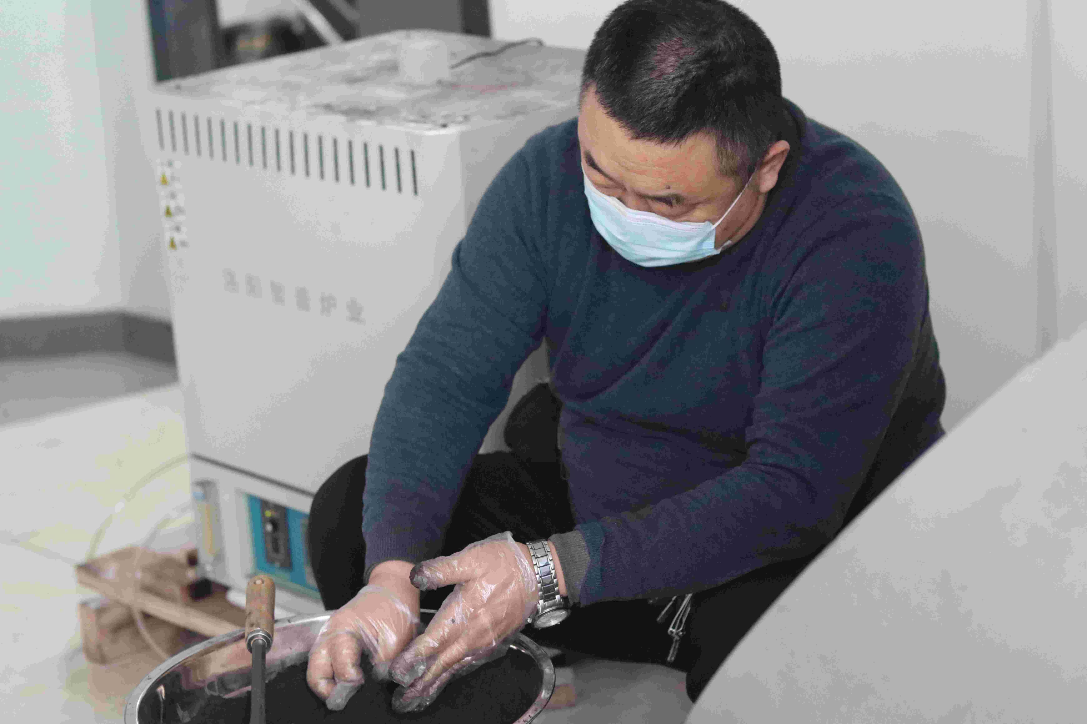 yl6776永利集团集团丨出彩yl6776永利集团人丨俯首甘为“垦黄牛”