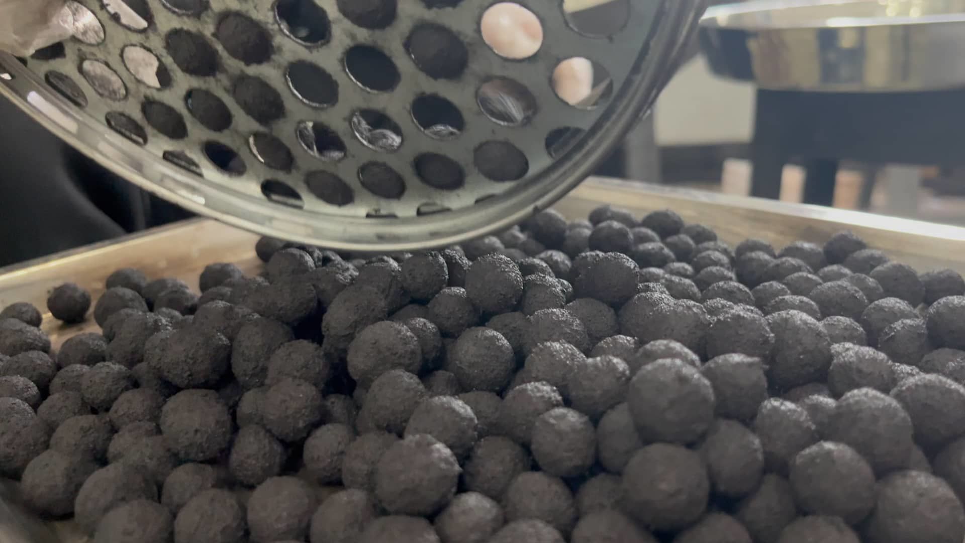 在焙烧历程中，，，，铁基粘合剂有哪些优势？？？